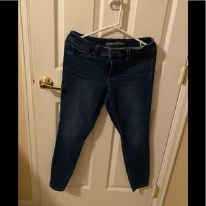 Universal Threads mid rise skinny jegging